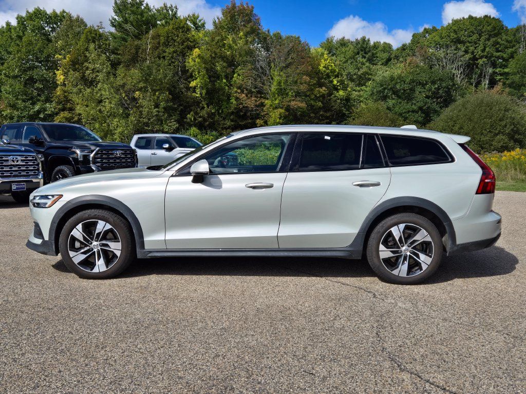 Used 2020 Volvo V60 T5 Cross Country w/ Protection Package Premier AWD/4WD image 2