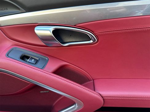 Used 2025 Porsche 718 Boxster image 16