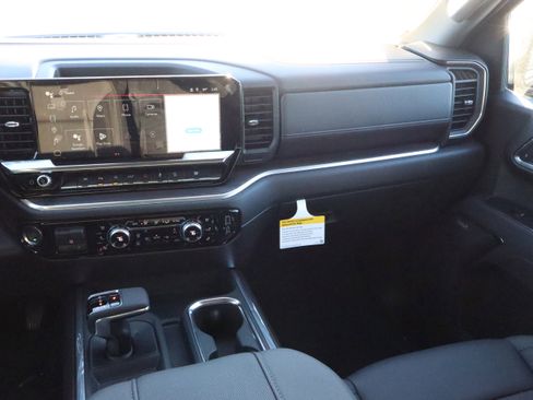 New 2026 GMC Sierra 1500 SLT image 11