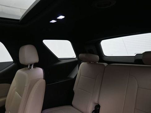 Used 2023 Chevrolet Traverse LT w/ LT Premium Package image 21