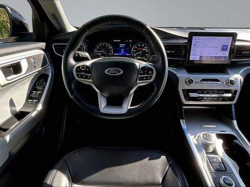 Used 2024 Ford Explorer XLT w/ Equipment Group 202A AWD/4WD image 9