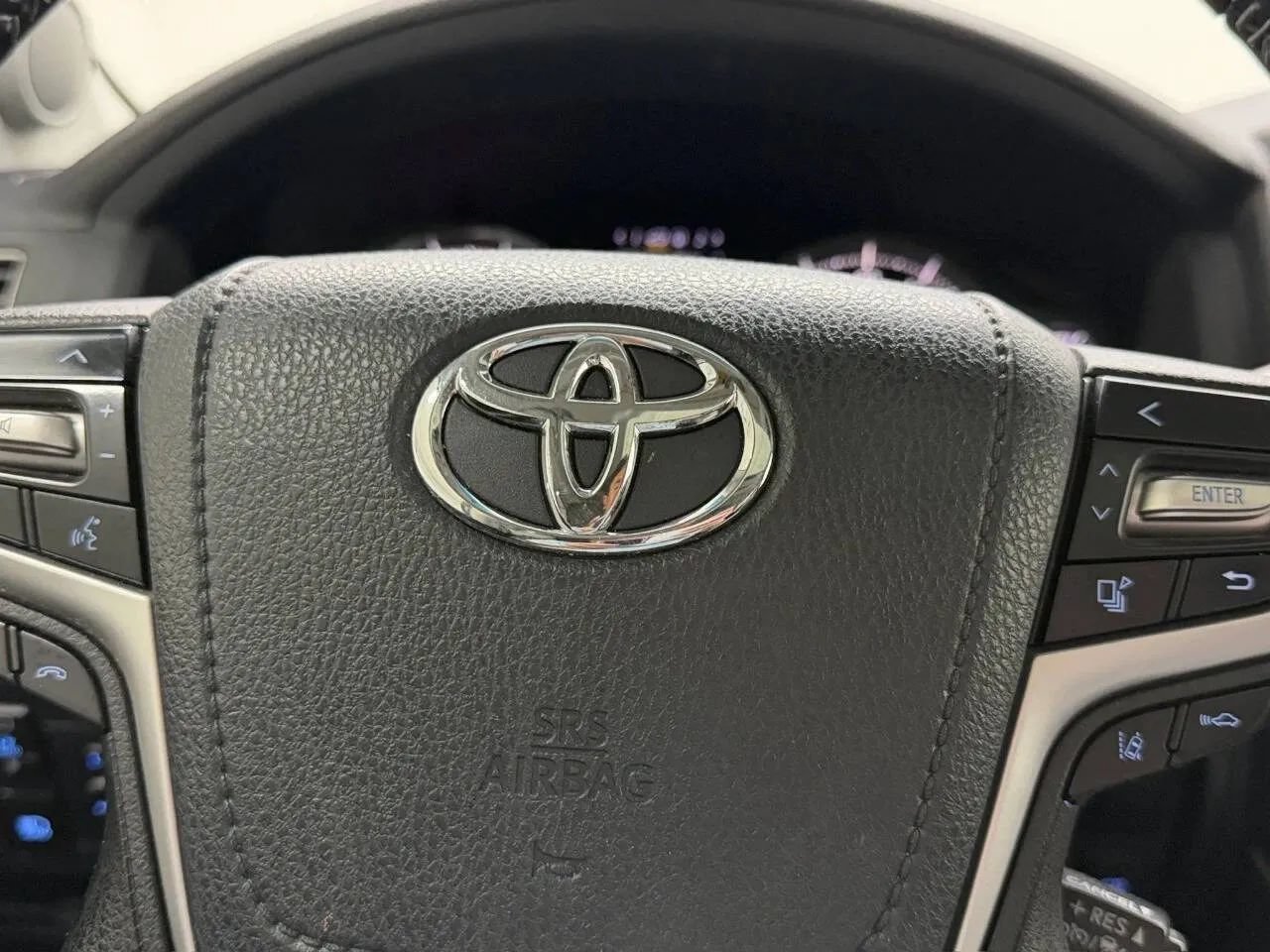 Used 2018 Toyota Land Cruiser AWD/4WD image 25