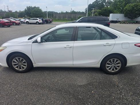 Used 2015 Toyota Camry LE FWD image 8
