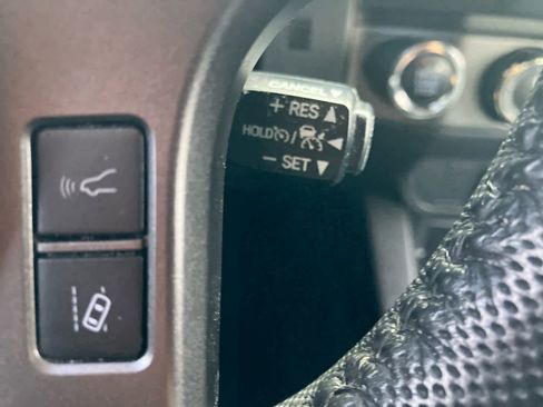 Used 2022 Toyota Tacoma TRD Off-Road AWD/4WD image 19
