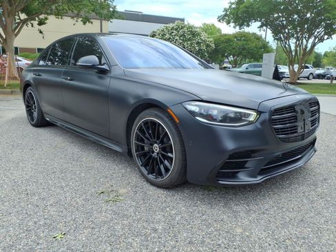 Used 2022 Mercedes-Benz S 580 4MATIC Sedan w/ AMG Line Package image 3