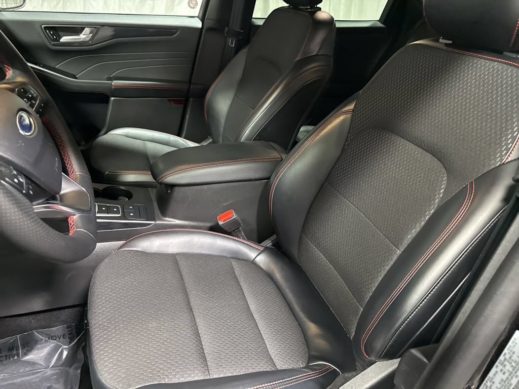 Used 2025 Ford Escape ST-Line FWD image 18