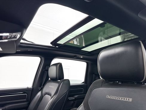 Used 2019 RAM 1500 Laramie AWD/4WD image 3