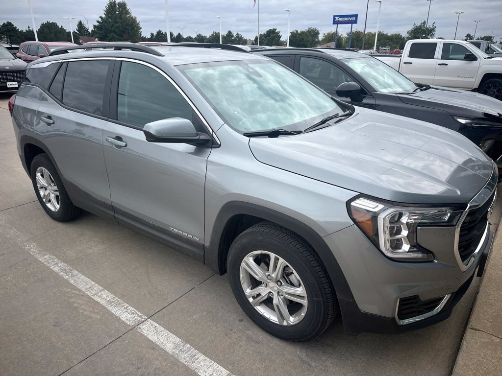 Used 2024 GMC Terrain SLE w/ Driver Convenience Package AWD/4WD image 6