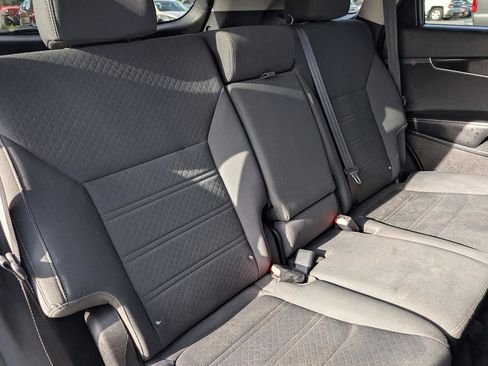 Used 2016 Kia Sorento AWD w/ LX Convenience Package image 17