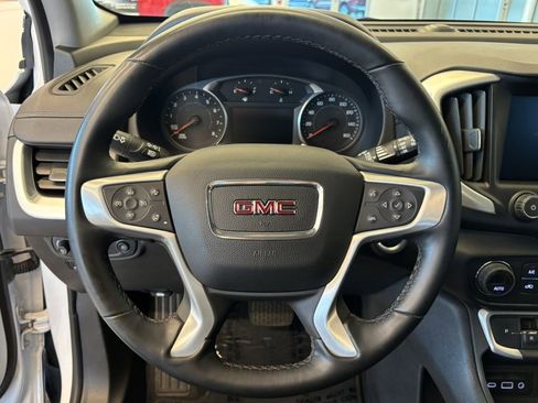 Used 2024 GMC Terrain SLT image 17