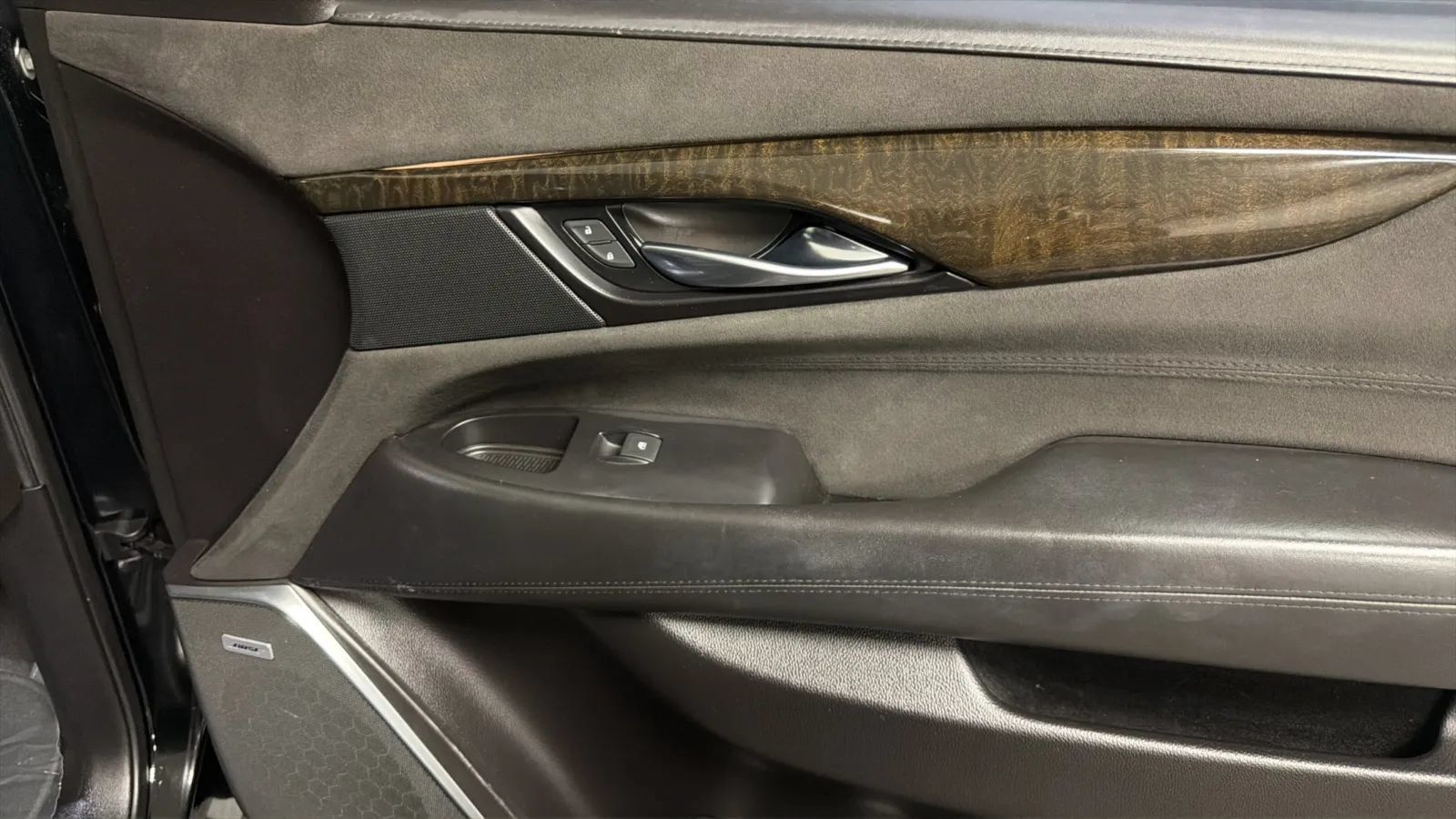 Used 2019 Cadillac Escalade Platinum RWD image 18