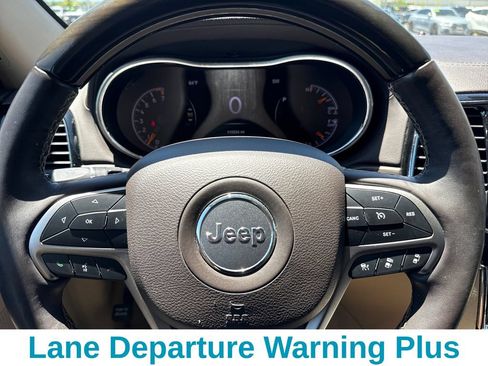 Used 2020 Jeep Grand Cherokee Overland AWD/4WD image 14