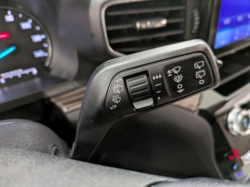 Used 2022 Ford Explorer Limited w/ Equipment Group 301A image 18