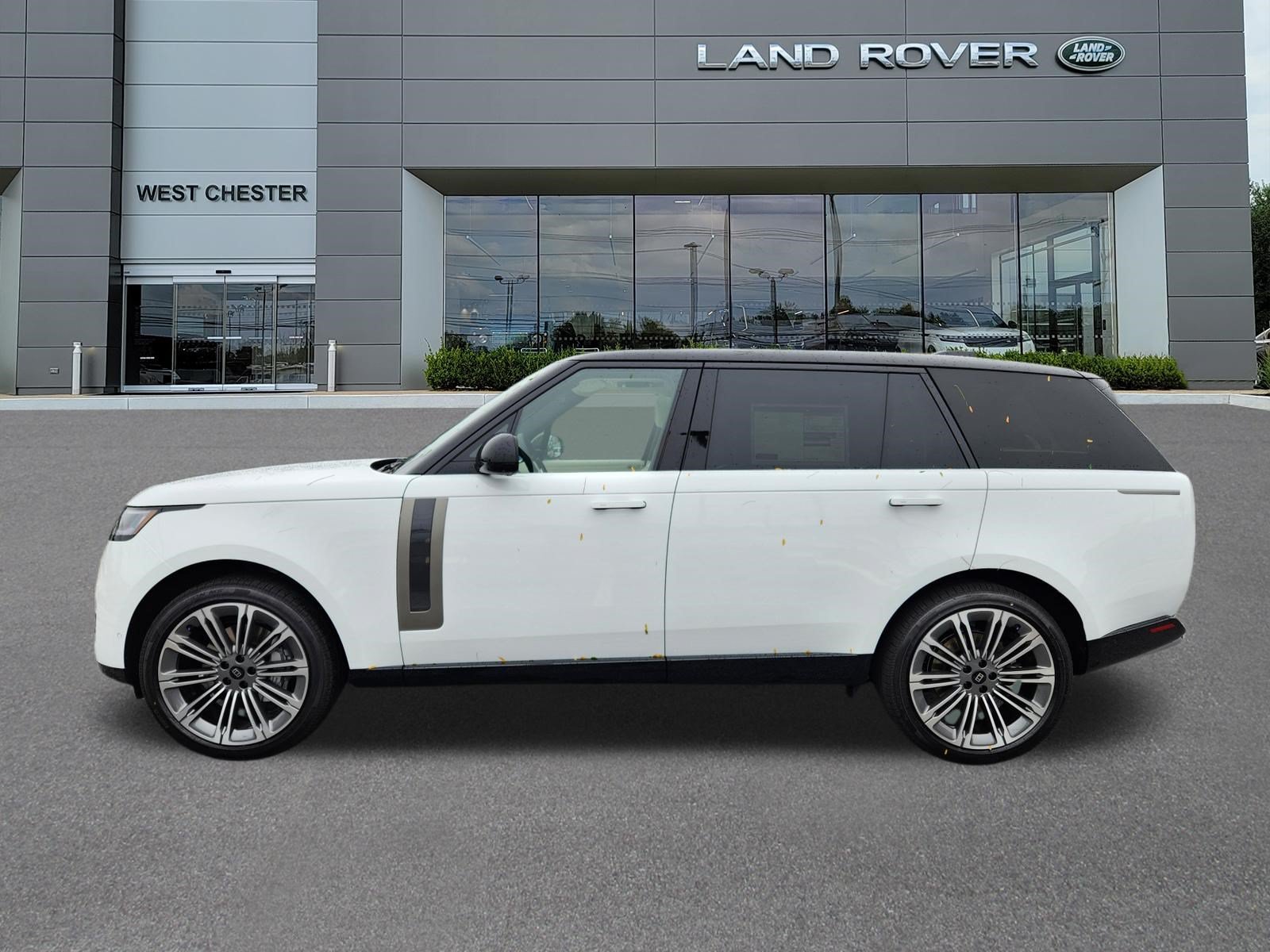 New 2027 Land Rover Range Rover Long Wheelbase SE AWD/4WD image 5