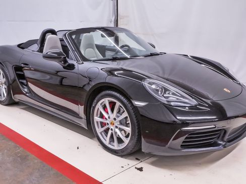 Used 2018 Porsche 718 Boxster S image 4