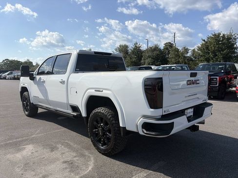 Used 2024 GMC Sierra 3500 AT4 w/ AT4 Preferred Package AWD/4WD image 5