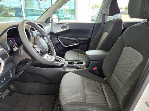 Used 2024 Kia Soul LX w/ Option Group 015 FWD image 9