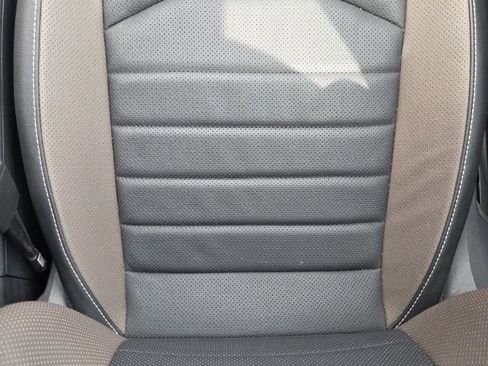 Used 2022 Volkswagen Taos SEL w/ Panoramic Sunroof Package image 32