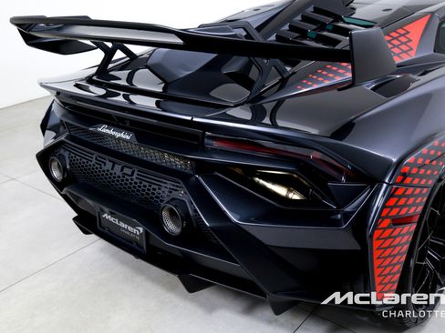 Used 2022 Lamborghini Huracan STO RWD image 29