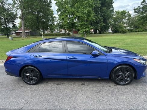 Used 2022 Hyundai Elantra SEL w/ Preferred Accessory Package FWD image 28