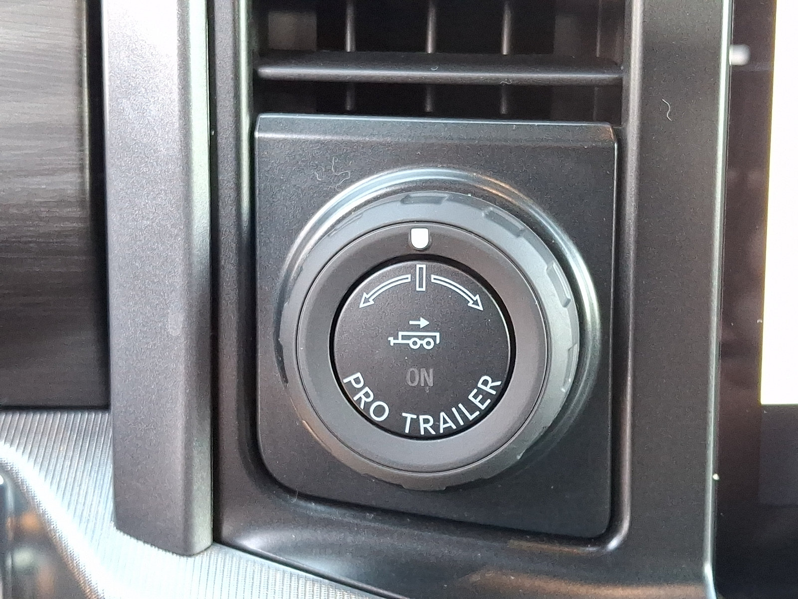 Used 2025 Ford F150 Lariat w/ Equipment Group 501A Mid AWD/4WD image 27