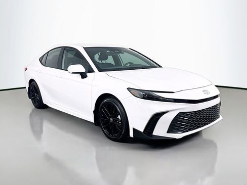 Certified 2025 Toyota Camry SE image 3