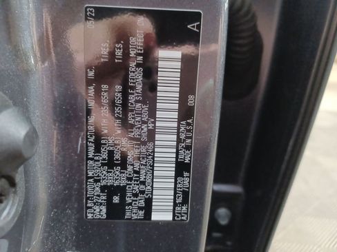 Used 2023 Toyota Highlander XLE image 28