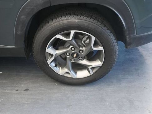 Used 2025 Chevrolet Trax LT FWD image 13