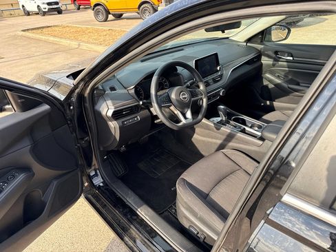 Used 2024 Nissan Altima 2.5 SV FWD image 20
