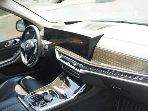 Used 2023 BMW X7 xDrive40i w/ Premium Package AWD/4WD image 16