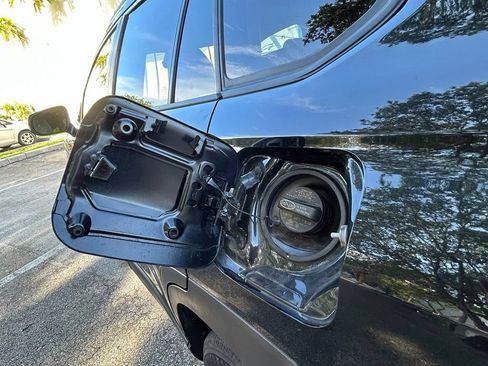 Used 2022 Toyota Corolla Cross XLE FWD image 37