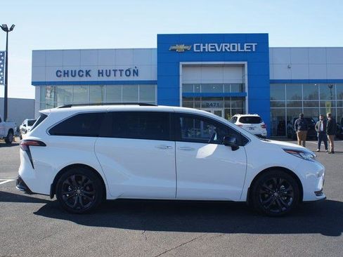 Used 2024 Toyota Sienna XSE image 1