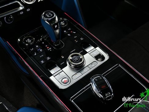 Used 2025 Bentley Flying Spur Plug-In Hybrid image 41