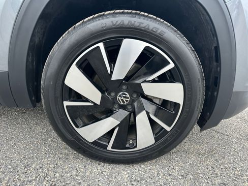 Used 2025 Volkswagen Atlas Cross Sport SE image 30