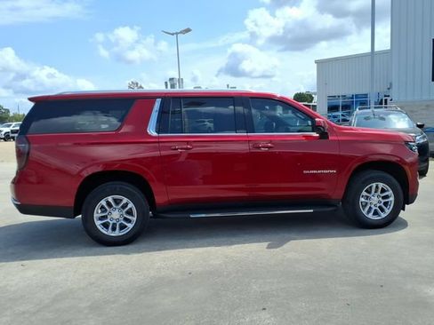 Used 2026 Chevrolet Suburban LT RWD image 4