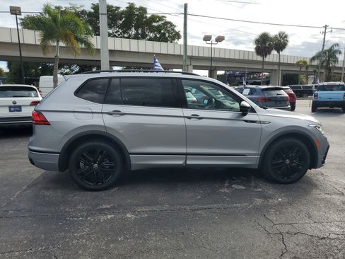 Used 2022 Volkswagen Tiguan SE R-Line image 6