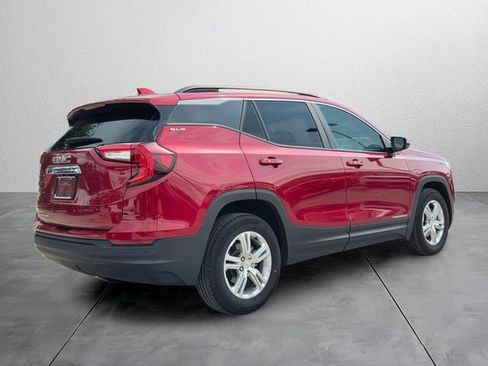 Used 2024 GMC Terrain SLE w/ Driver Convenience Package FWD image 4