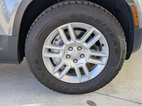 Used 2024 Land Rover Defender 110 S image 33