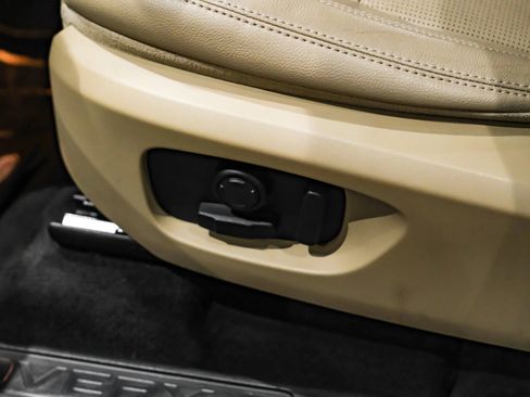 Used 2017 Land Rover Discovery Sport HSE image 29