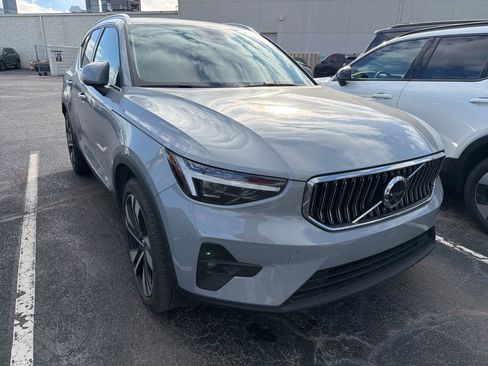 Used 2024 Volvo XC40 B5 Ultimate w/ Protection Package Premier image 3