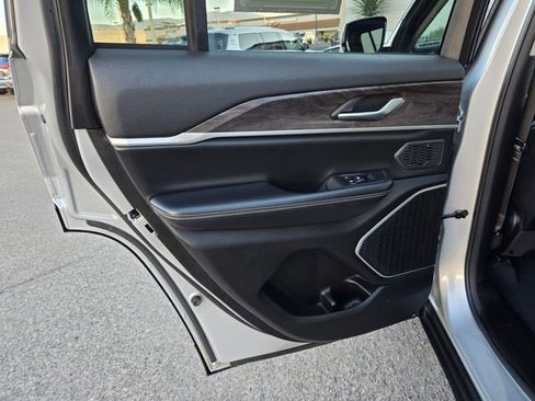 Used 2023 Jeep Grand Cherokee 4WD 4xe image 18