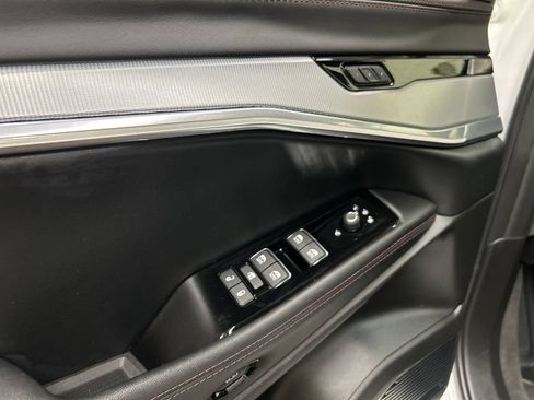 Used 2024 Jeep Wagoneer Launch Edition AWD/4WD image 24
