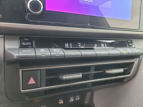 Used 2025 Toyota Camry SE image 21