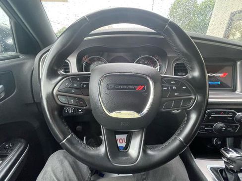 Used 2022 Dodge Charger SXT RWD image 16