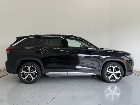 New 2025 Volkswagen Tiguan SE image 2