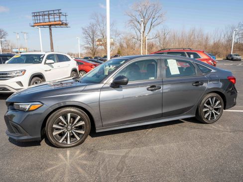 Used 2023 Honda Civic EX image 3