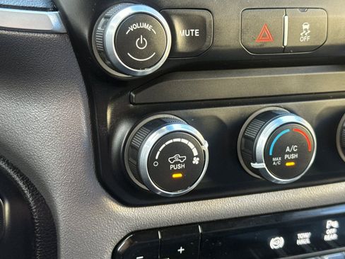 Used 2024 RAM 2500 Big Horn AWD/4WD image 28