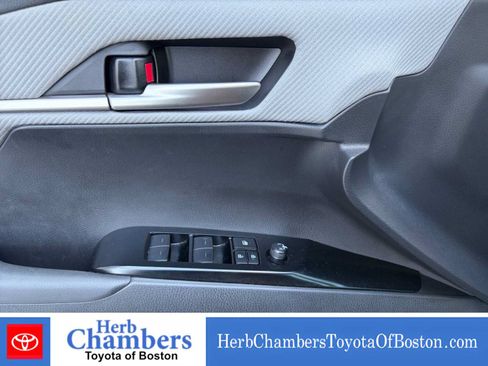 Used 2025 Toyota Camry SE AWD/4WD image 17
