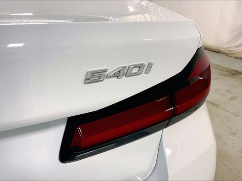 Used 2022 BMW 540i xDrive w/ Executive Package image 9