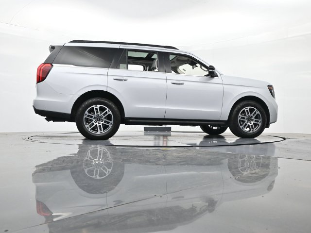 Used 2025 Ford Expedition Active AWD/4WD image 36